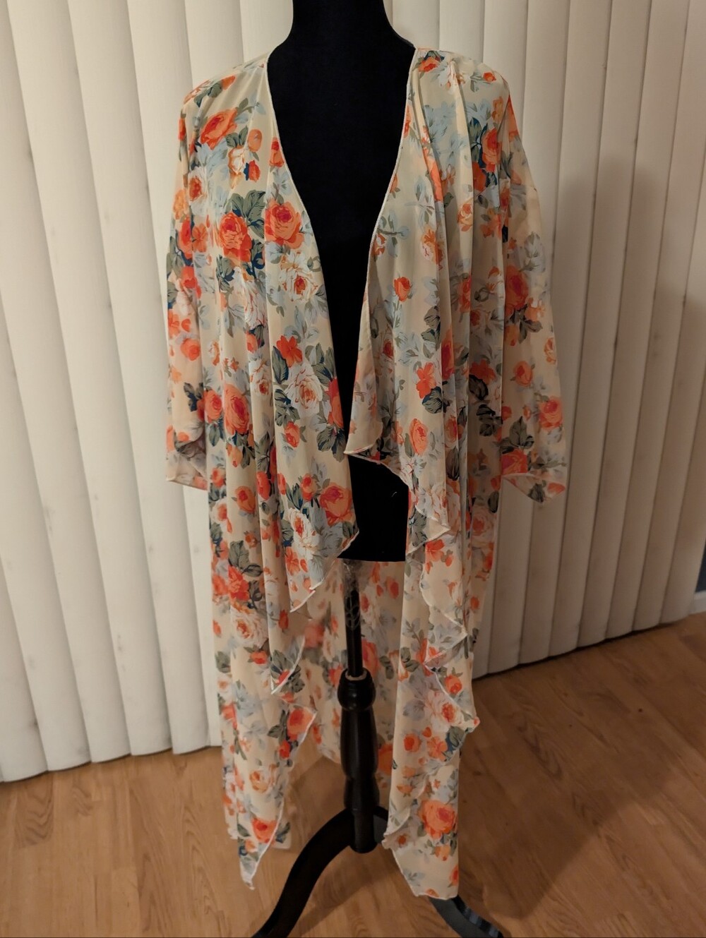 LuLaRoe Lindsay Kimono L | Cream Peach Rose Floral | Made in USA From My Closet